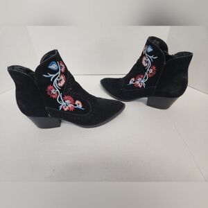 Carlos Black Ankle Boots Floral Embroided Design Womens 6.5 Dark Cottagecore